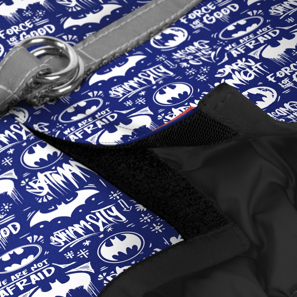 Фото Шлея для собак м'яка WAUDOG Clothes з QR паспортом, малюнок "Бетмен біло-блакитний", XS1, В 24-27 см, С 18-20 см купити за ціною ₴372.00