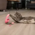 Фото Іграшка Trixie для котів Вудочка з фламінго плюш/склопластик рожевий 42-106 см арт. 45647 купити за ціною ₴459.00