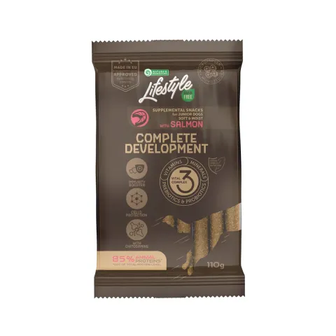 Беззернові ласощі з лососем для молодих собак всіх порід Nature's Protection Lifestyle Grain Free Salmon Complete development купити за ціною ₴172.00